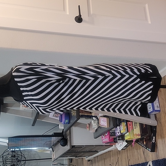White House / Black Market Women's White & Black Stripped Long Sleeve Dress (M) - Picture 2 of 5
